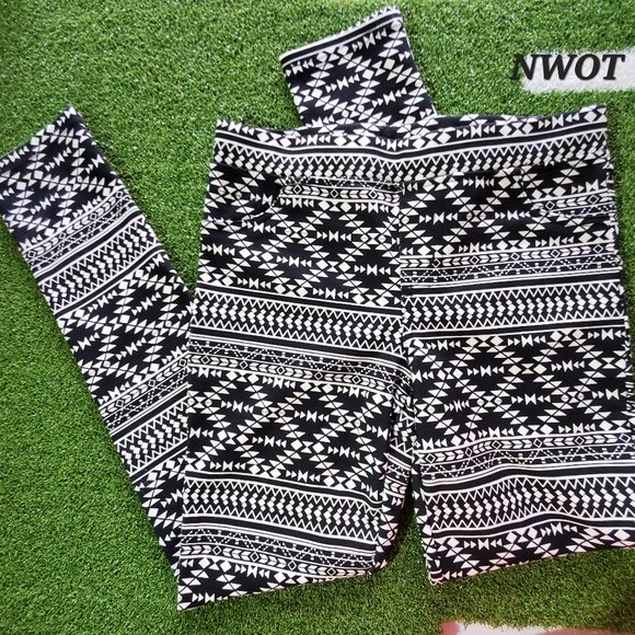 DISNEY Minnie Mouse Top & EPIC THREADS Girls Leggings Tee Set - Picture 6 of 11